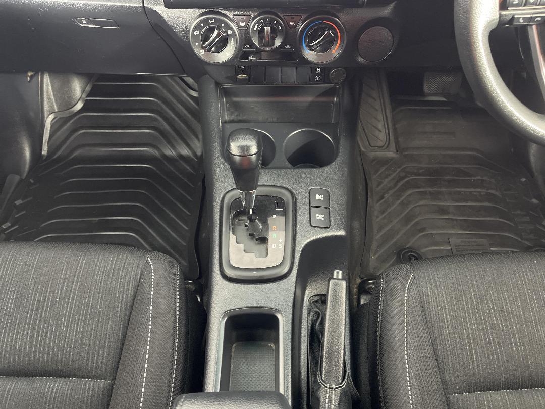 Photo '18' of Toyota Hilux