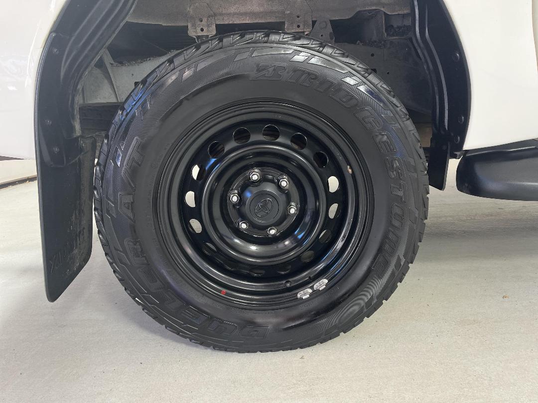 Photo '12' of Toyota Hilux