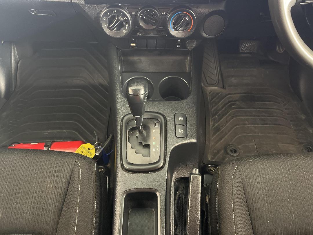 Photo '18' of Toyota Hilux