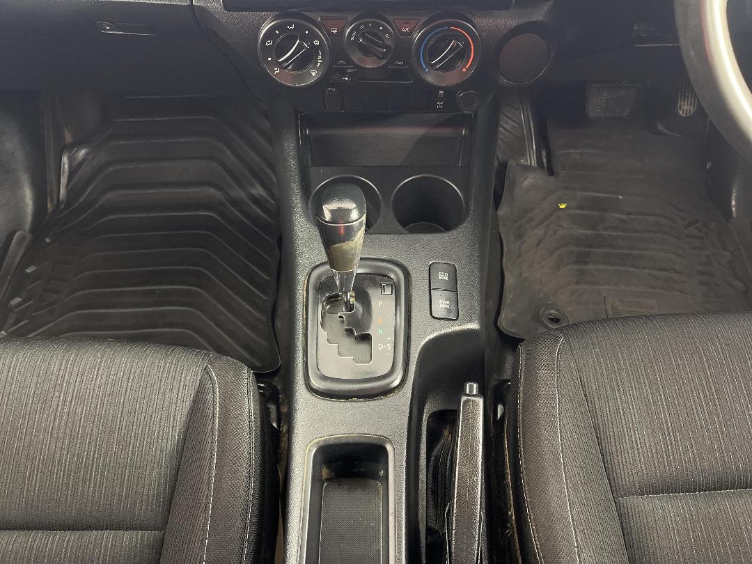 Photo '18' of Toyota Hilux