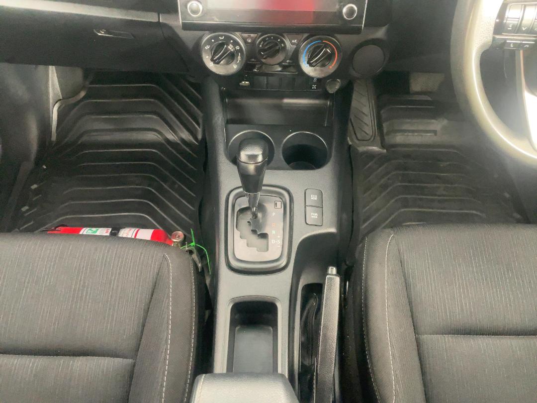 Photo '18' of Toyota Hilux