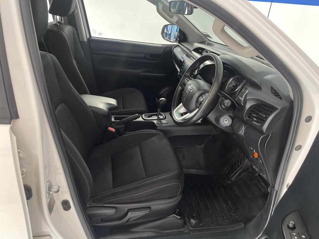 Photo '16' of Toyota Hilux