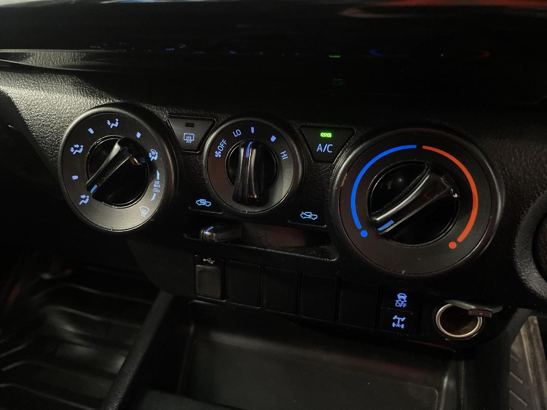 Photo '31' of Toyota Hilux