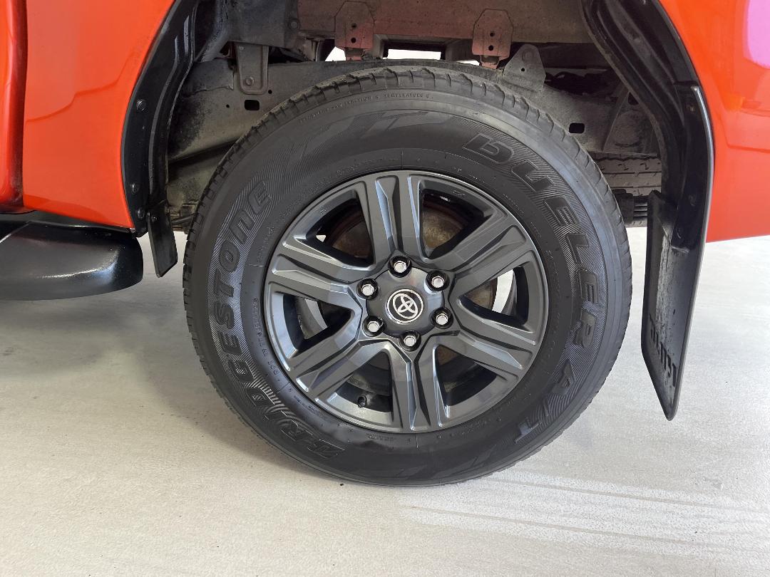 Photo '11' of Toyota Hilux