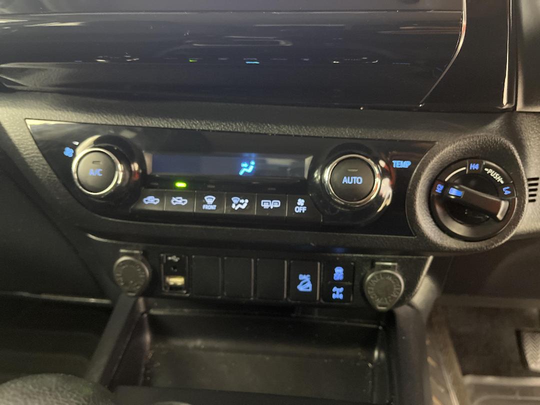 Photo '31' of Toyota Hilux