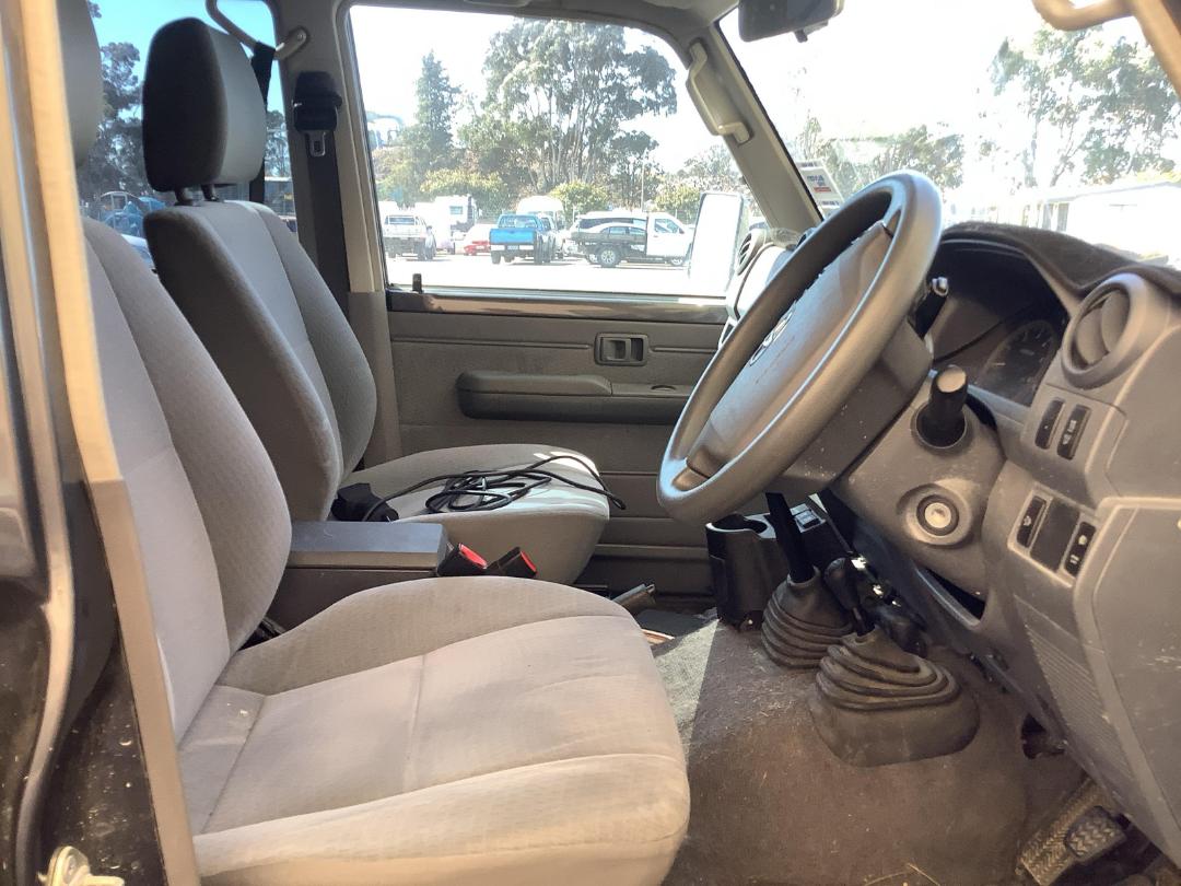 Photo '10' of Toyota Landcruiser LX