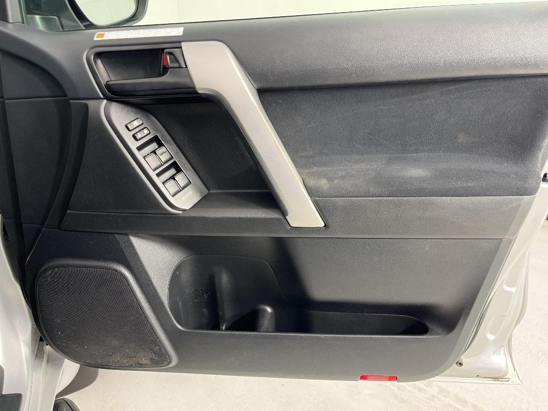 Photo '15' of Toyota Landcruiser Prado