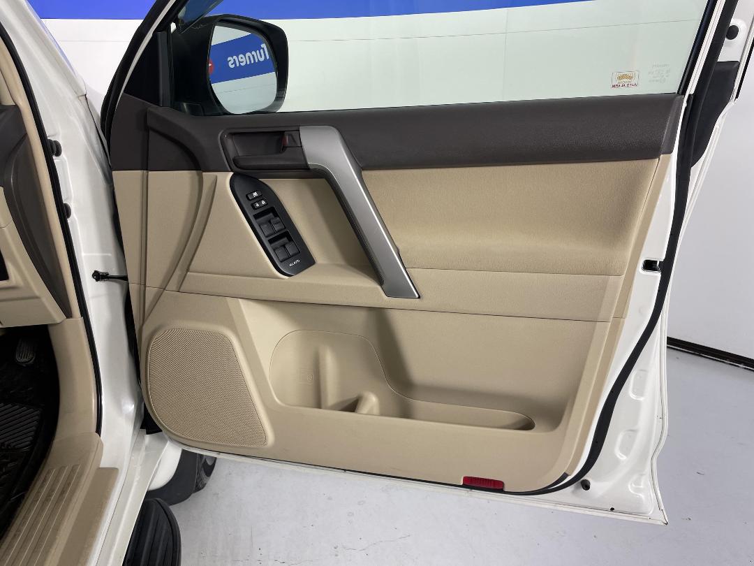 Photo '15' of Toyota Landcruiser Prado Photo '15' of Toyota Landcruiser Prado