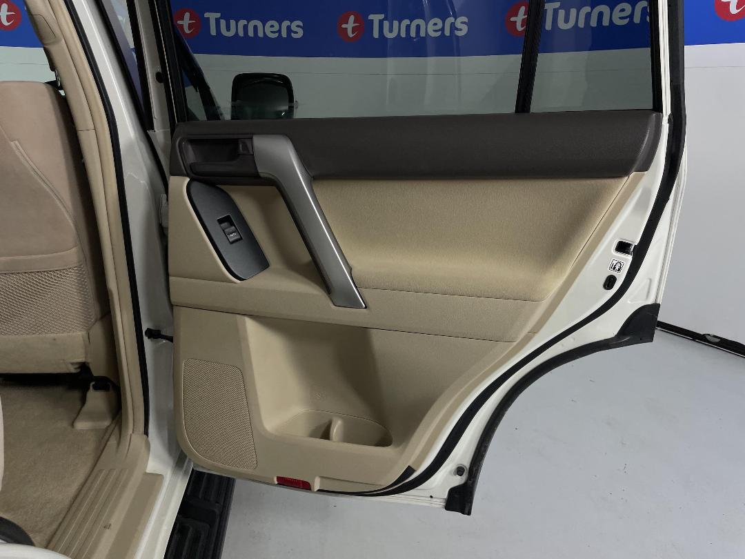 Photo '19' of Toyota Landcruiser Prado Photo '19' of Toyota Landcruiser Prado