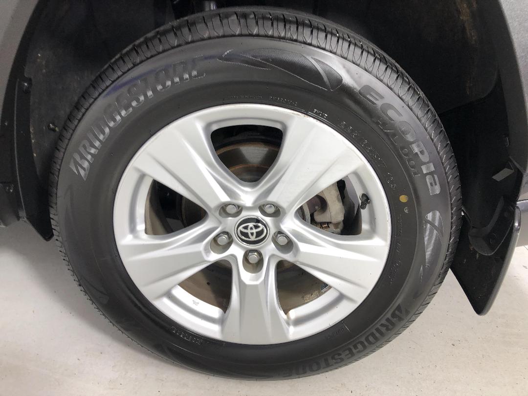 Photo '11' of Toyota Rav4