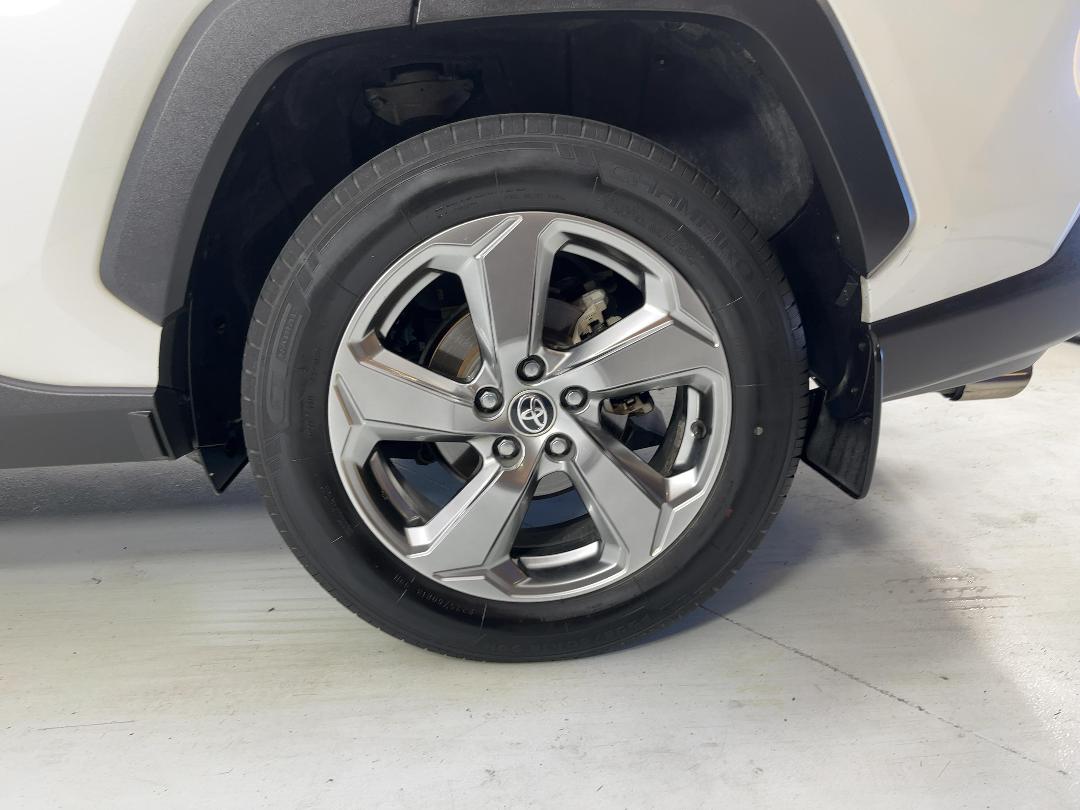 Photo '11' of Toyota Rav4