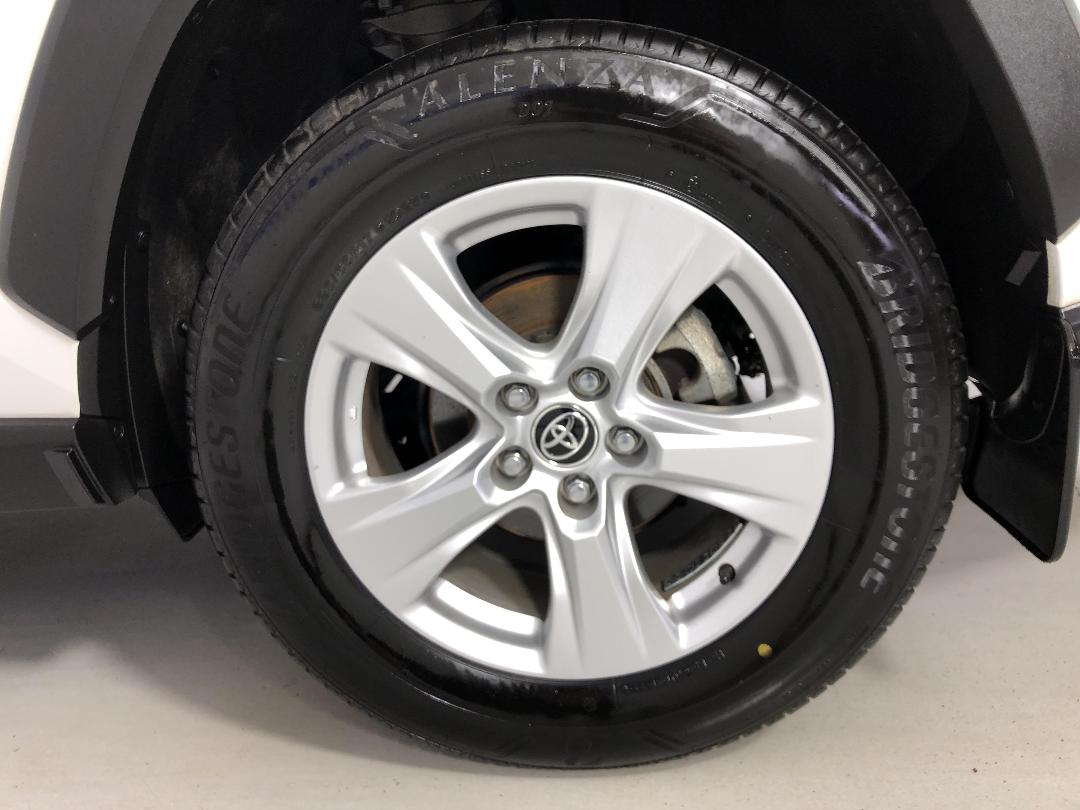 Photo '11' of Toyota Rav4