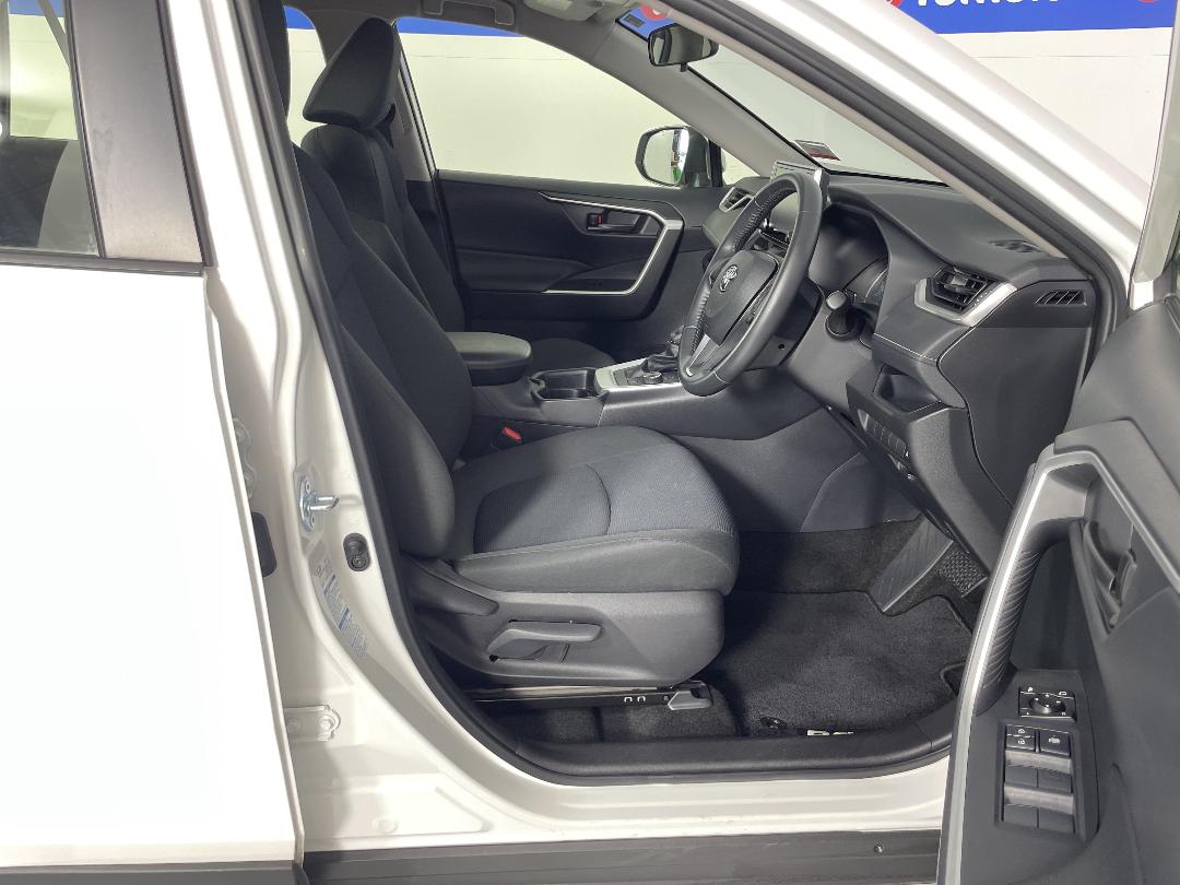 Photo '16' of Toyota Rav4