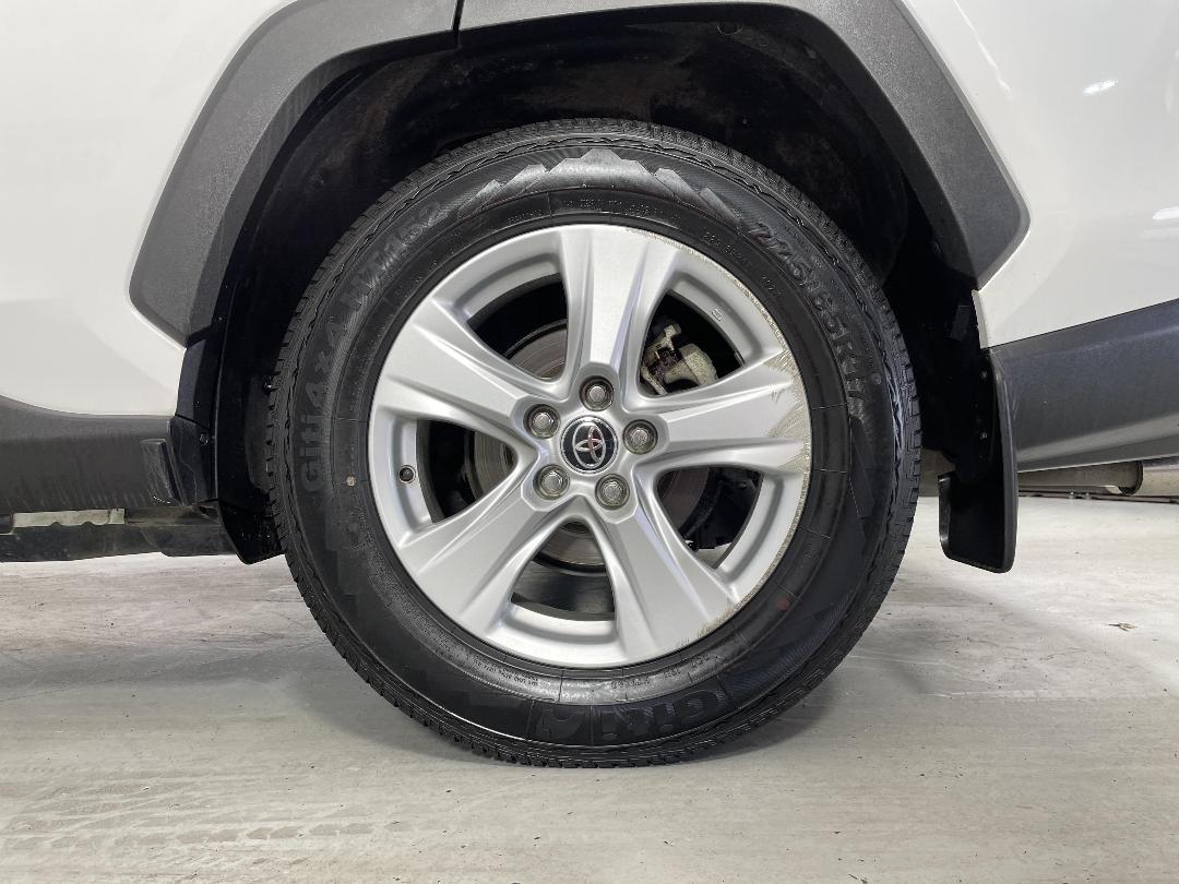 Photo '11' of Toyota Rav4