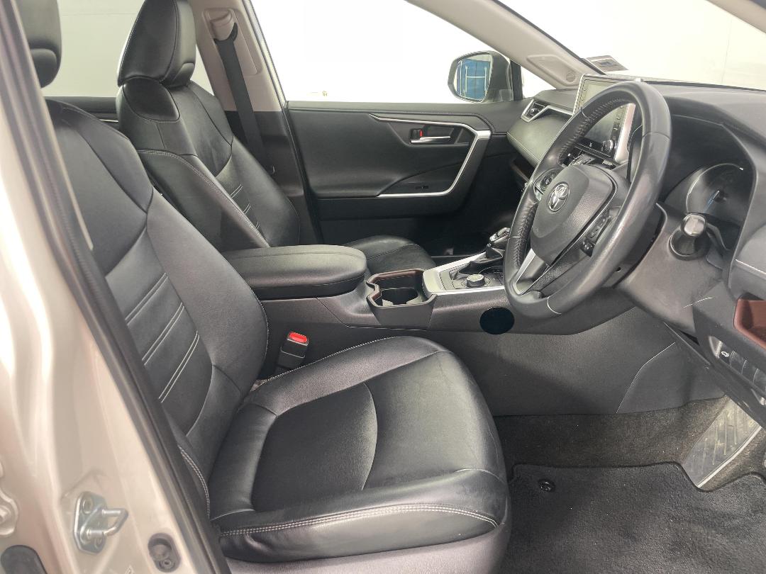 Photo '16' of Toyota Rav4