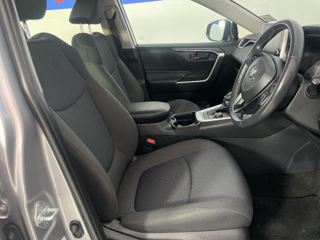 Photo '16' of Toyota Rav4