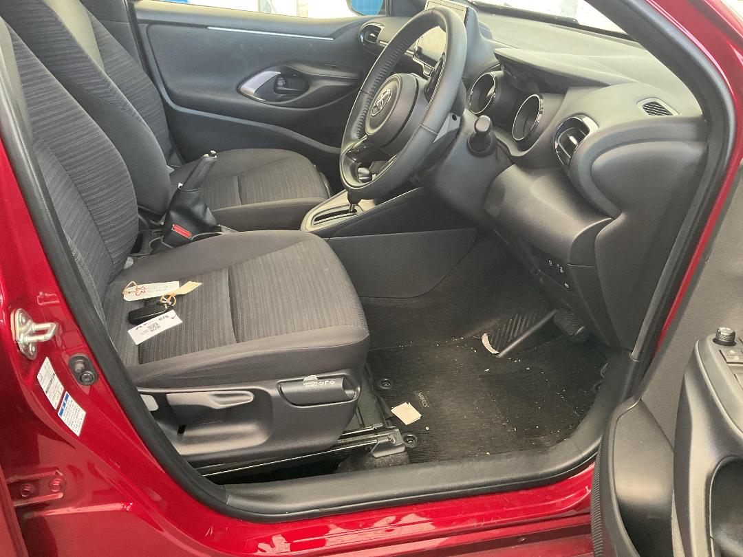 Photo '17' of Toyota Yaris