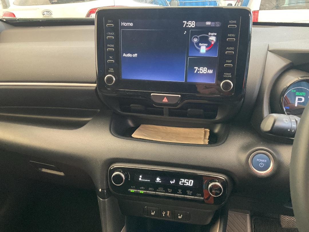 Photo '21' of Toyota Yaris