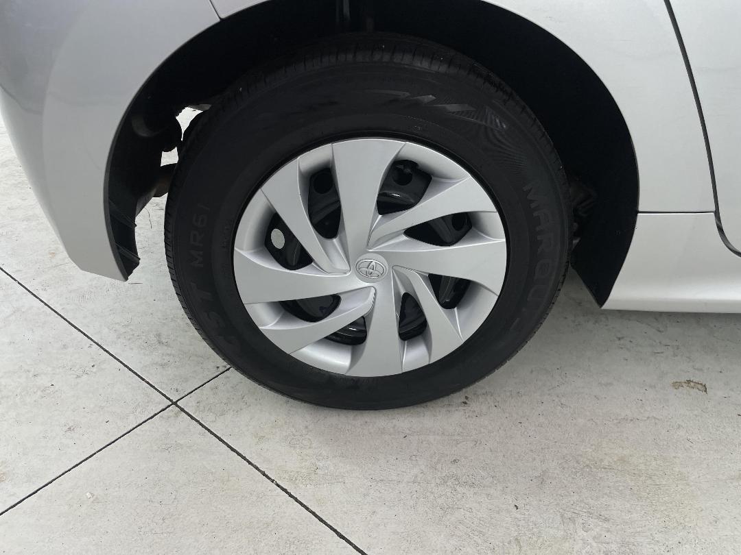 Photo '12' of Toyota Yaris