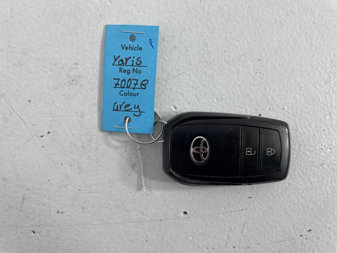 Photo '22' of Toyota Yaris