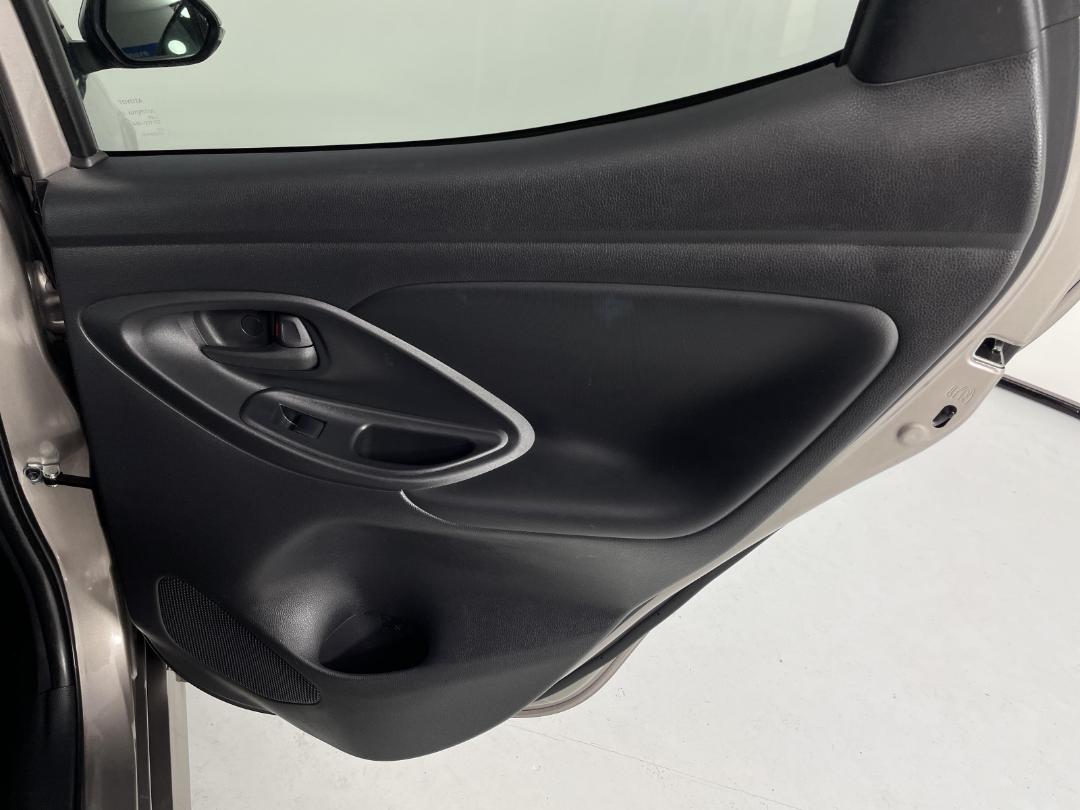 Photo '19' of Toyota Yaris