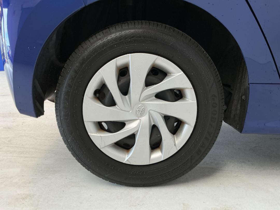 Photo '12' of Toyota Yaris