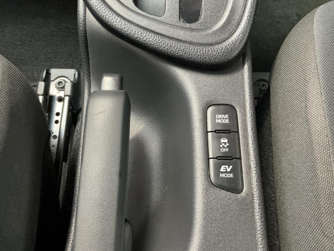 Photo '24' of Toyota Yaris