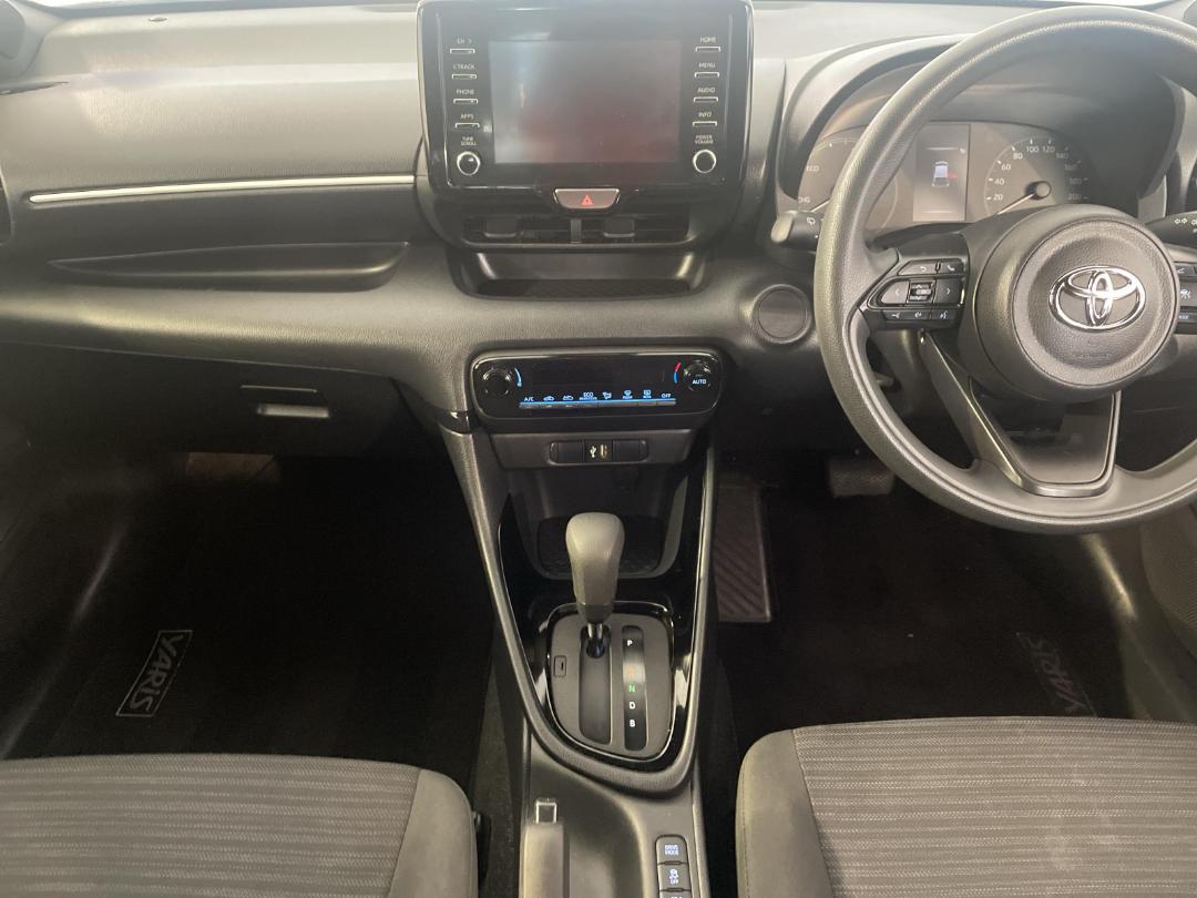 Photo '18' of Toyota Yaris