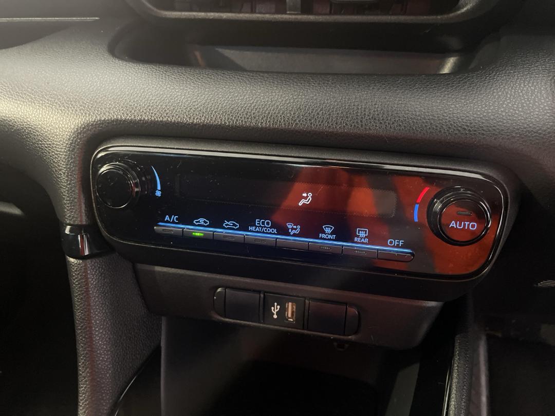 Photo '30' of Toyota Yaris