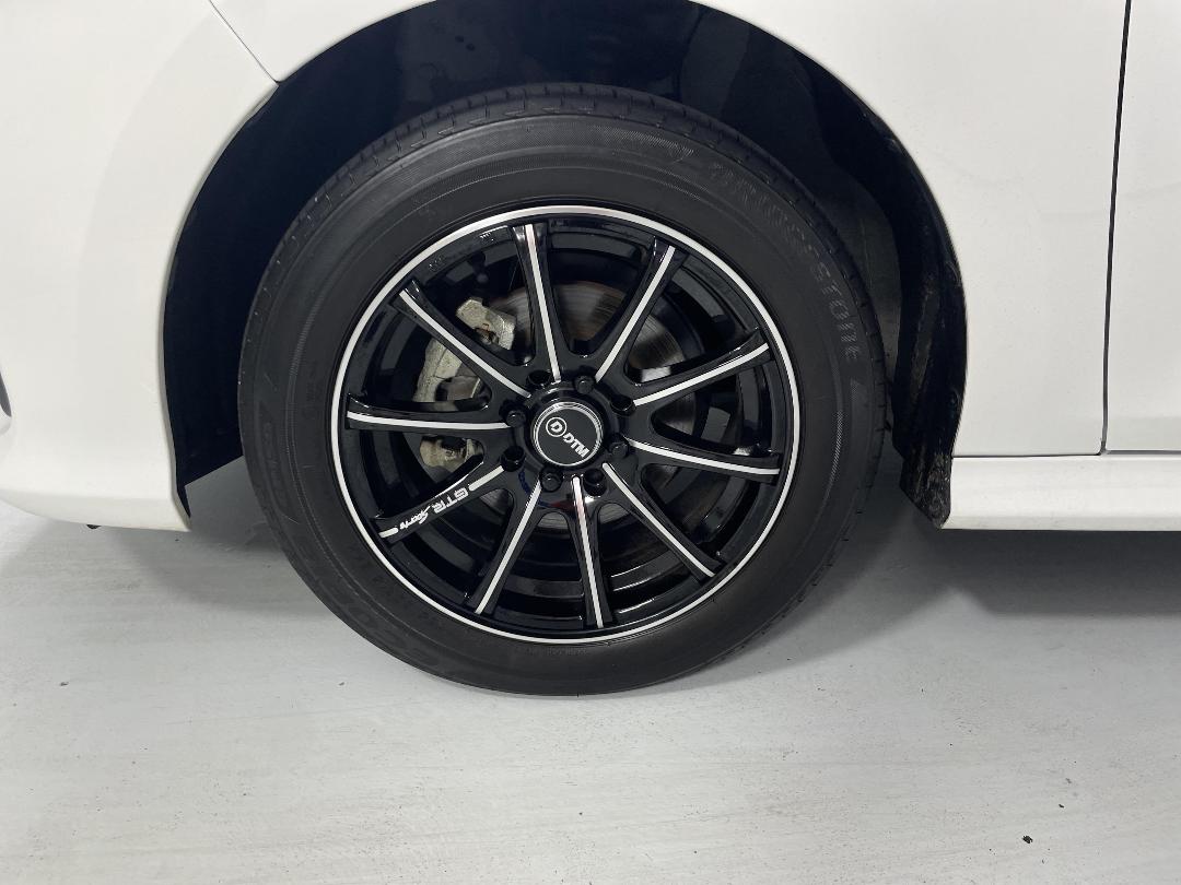 Photo '10' of Toyota Yaris