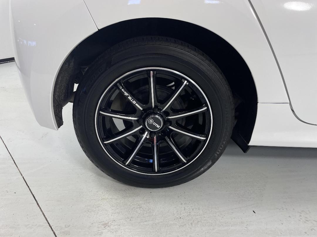 Photo '12' of Toyota Yaris