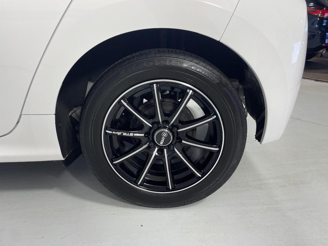 Photo '11' of Toyota Yaris