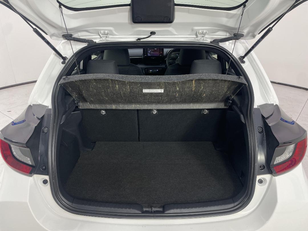 Photo '14' of Toyota Yaris