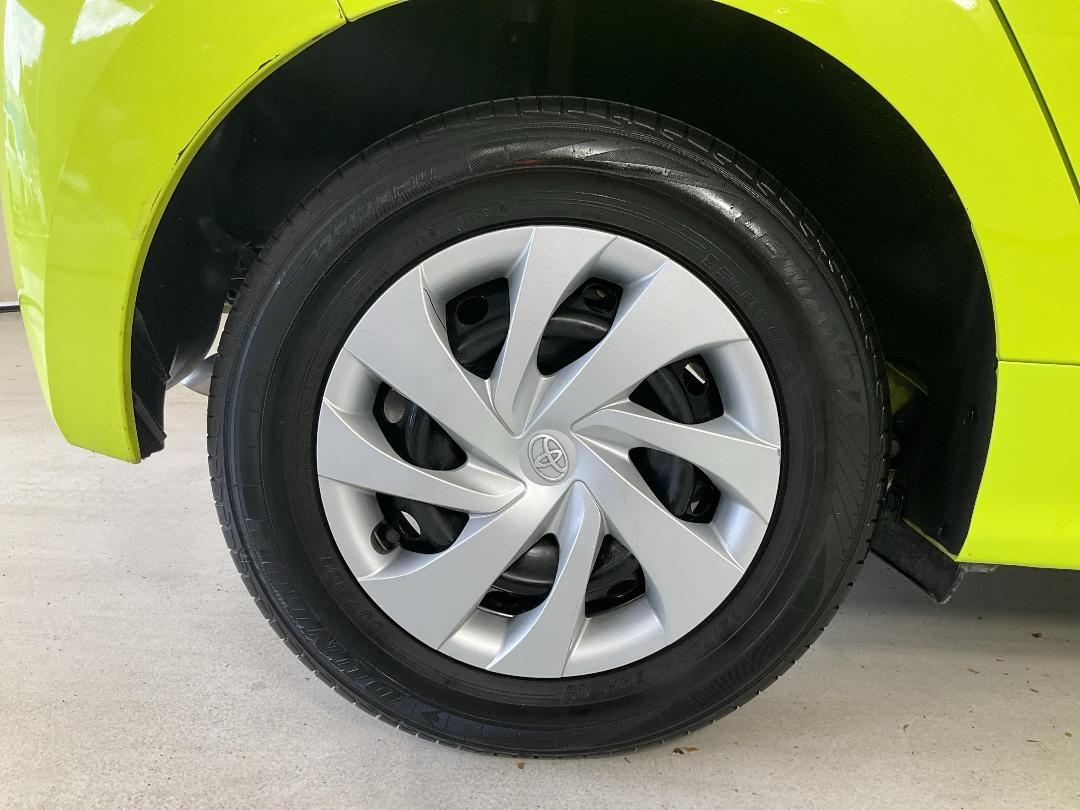 Photo '12' of Toyota Yaris