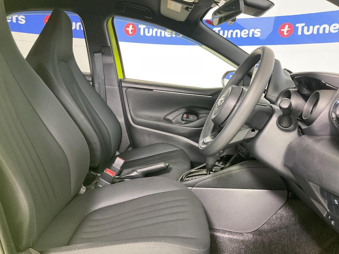 Photo '16' of Toyota Yaris