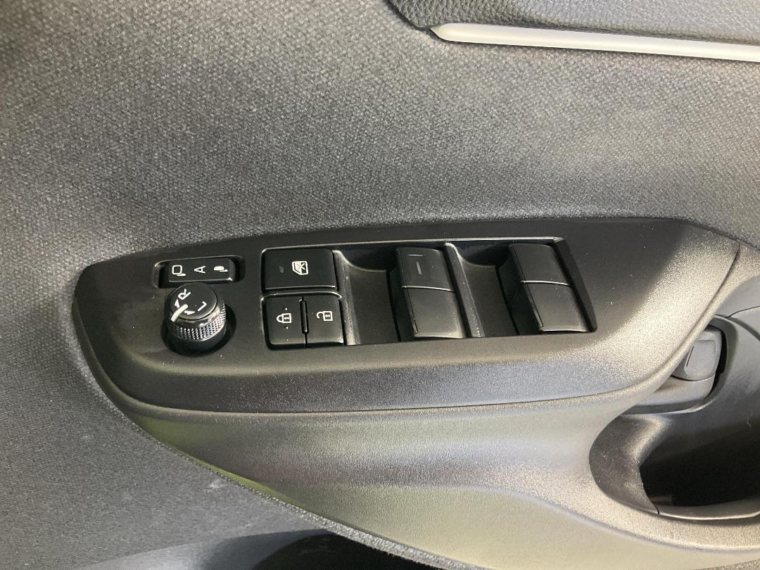 Photo '32' of Toyota Yaris