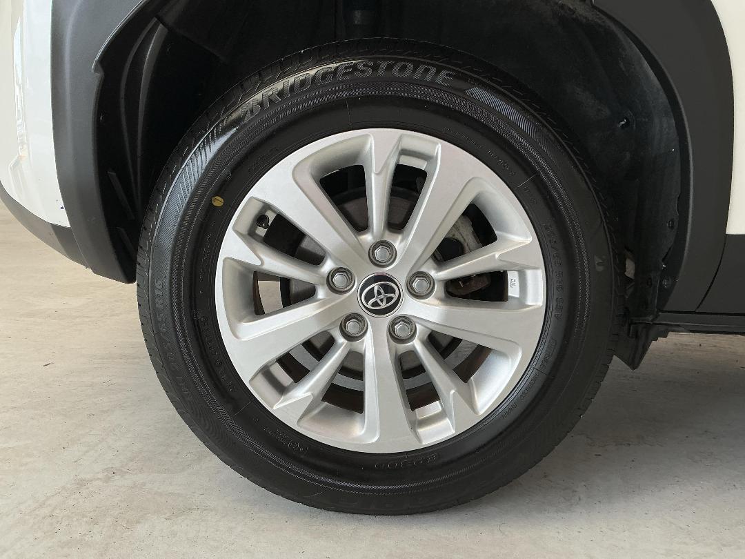 Photo '12' of Toyota Yaris Cross