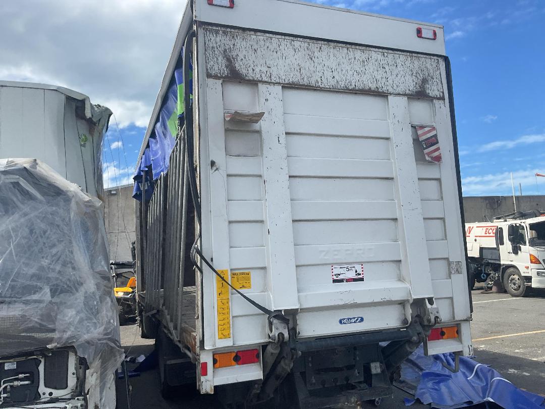 Photo '5' of UD Trucks PK18280 CRONER Curtainsider Photo '5' of UD Trucks PK18280 CRONER Curtainsider