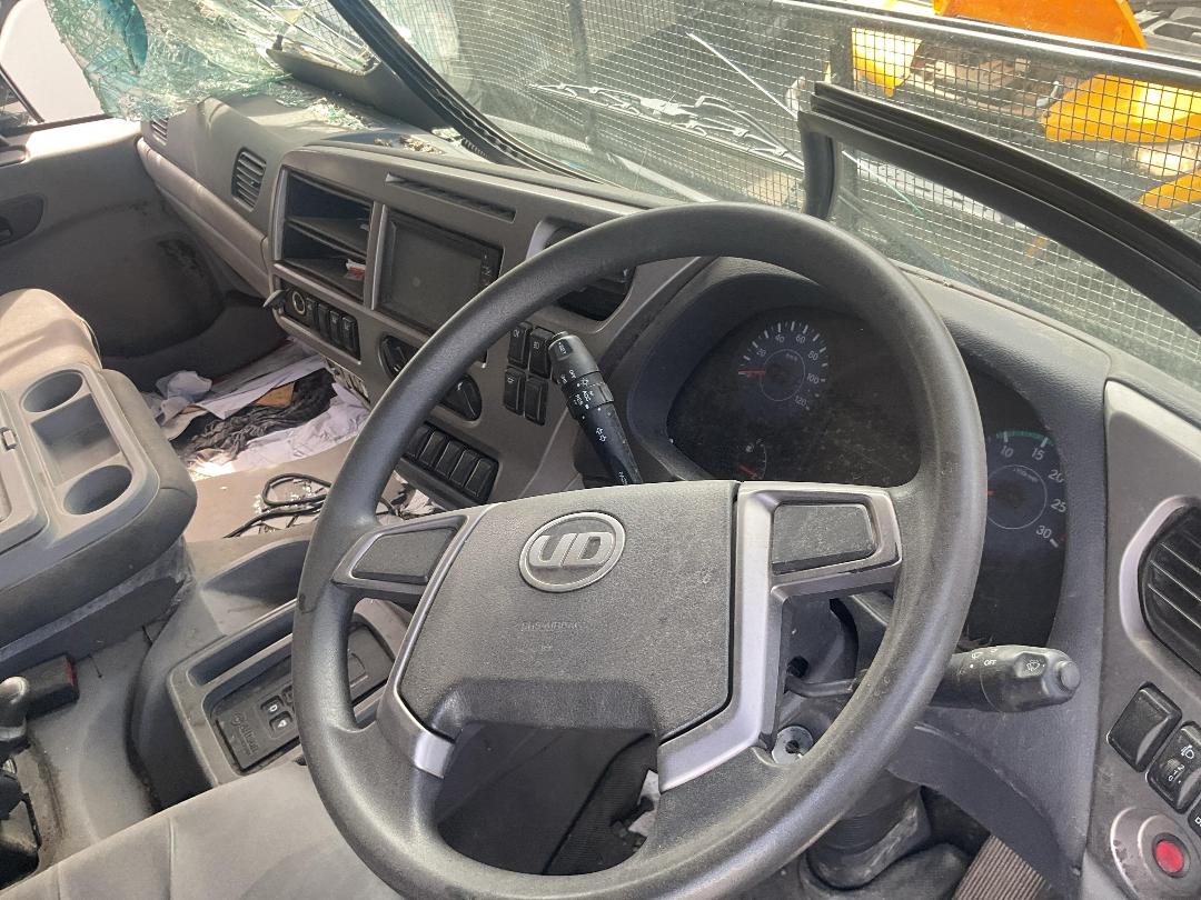 Photo '9' of UD Trucks PK18280 CRONER Curtainsider Photo '9' of UD Trucks PK18280 CRONER Curtainsider