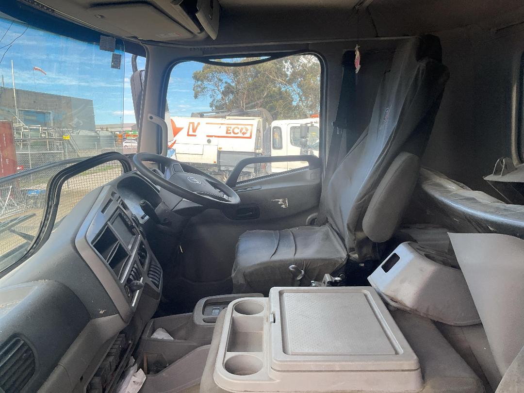 Photo '16' of UD Trucks PK18280 CRONER Curtainsider Photo '16' of UD Trucks PK18280 CRONER Curtainsider