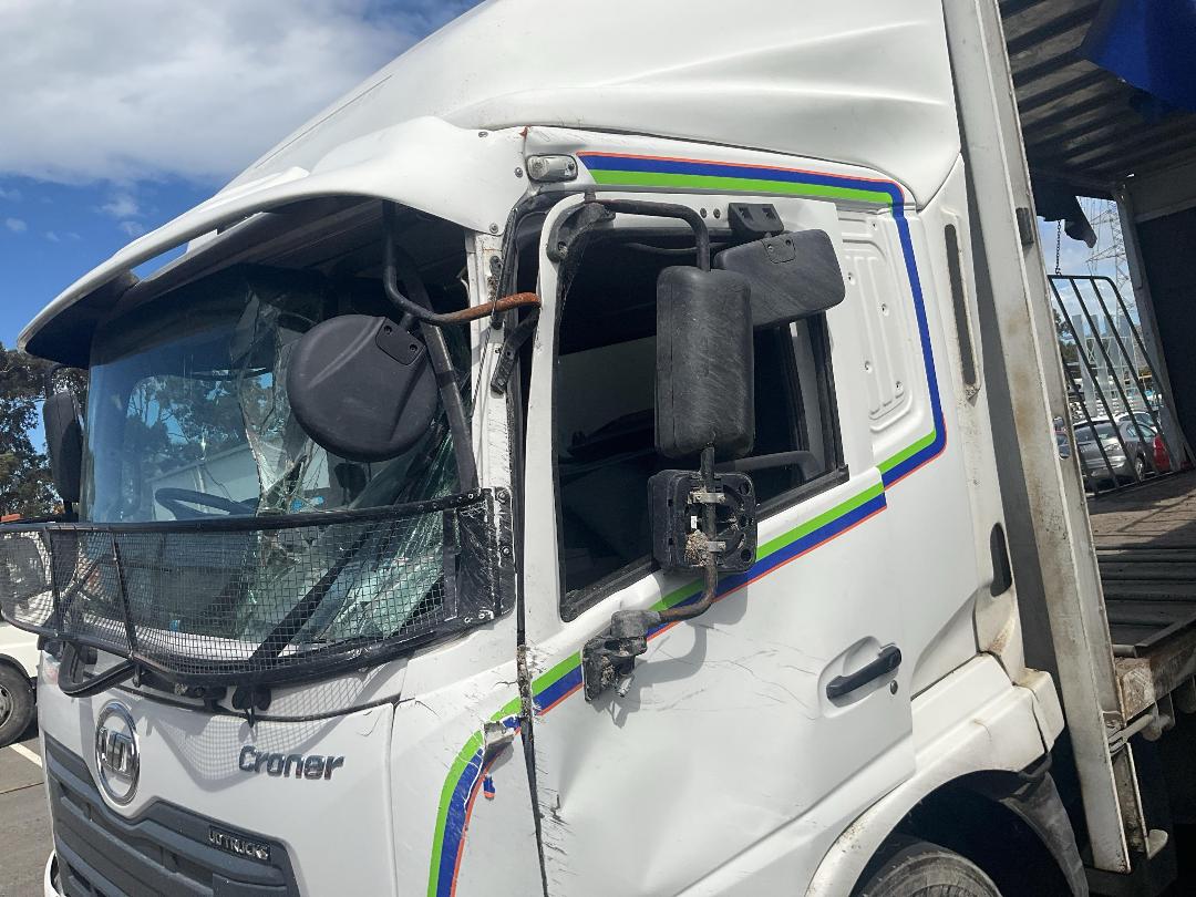 Photo '17' of UD Trucks PK18280 CRONER Curtainsider Photo '17' of UD Trucks PK18280 CRONER Curtainsider