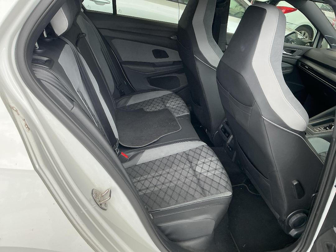 Photo '6' of Volkswagen Golf TSI R-Line Photo '6' of Volkswagen Golf TSI R-Line