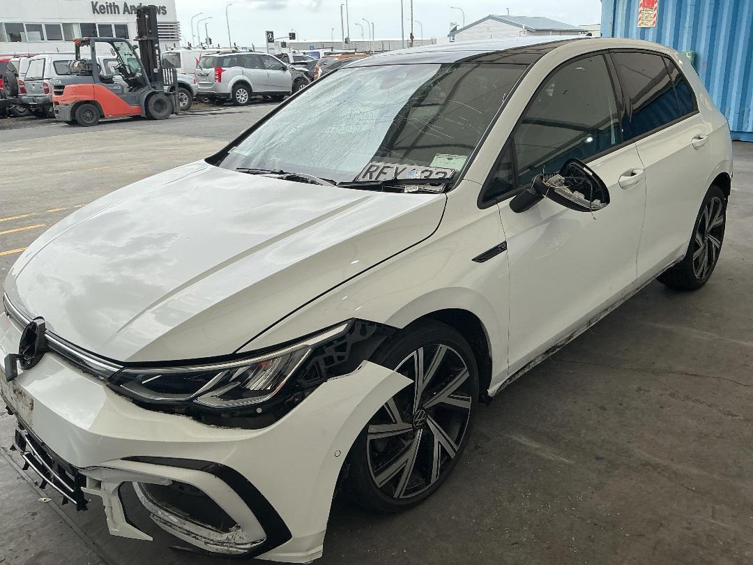 Photo '2' of Volkswagen Golf TSI R-Line Photo '2' of Volkswagen Golf TSI R-Line