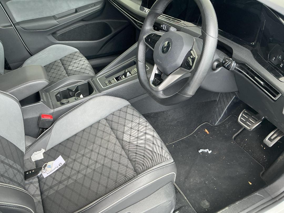 Photo '7' of Volkswagen Golf TSI R-Line Photo '7' of Volkswagen Golf TSI R-Line