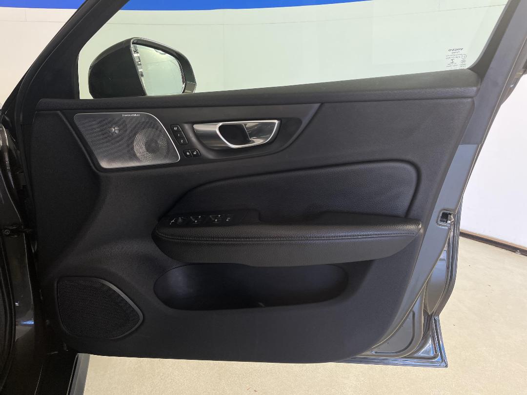 Photo '15' of Volvo V60 Cross Country Photo '15' of Volvo V60 Cross Country