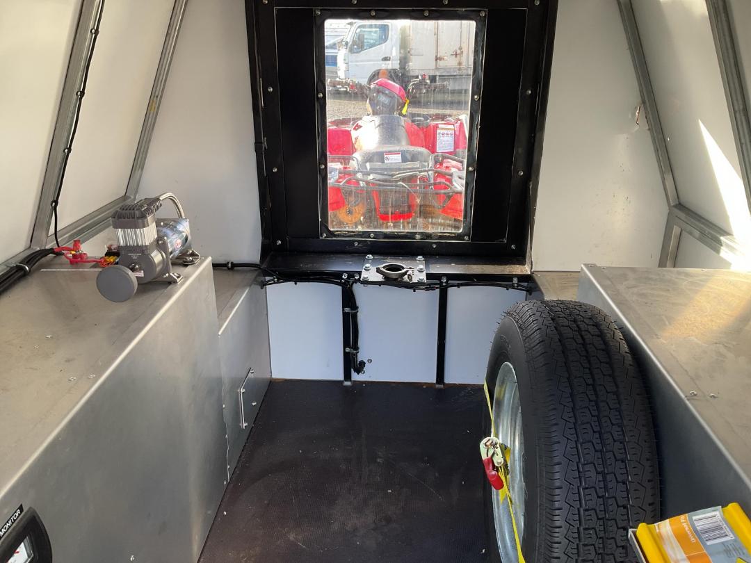 Photo '20' of WADE Special Purpose Box Body - Single