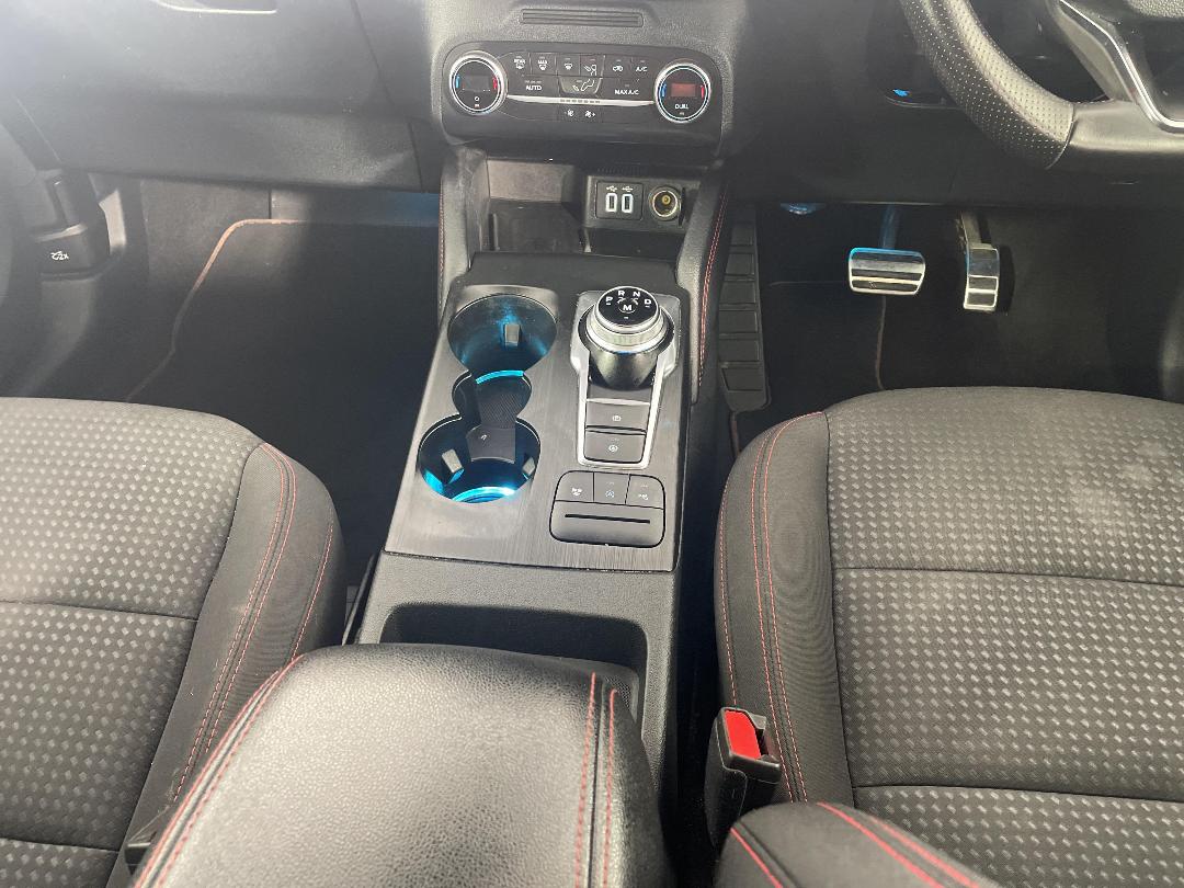 Photo '18' of Ford Escape