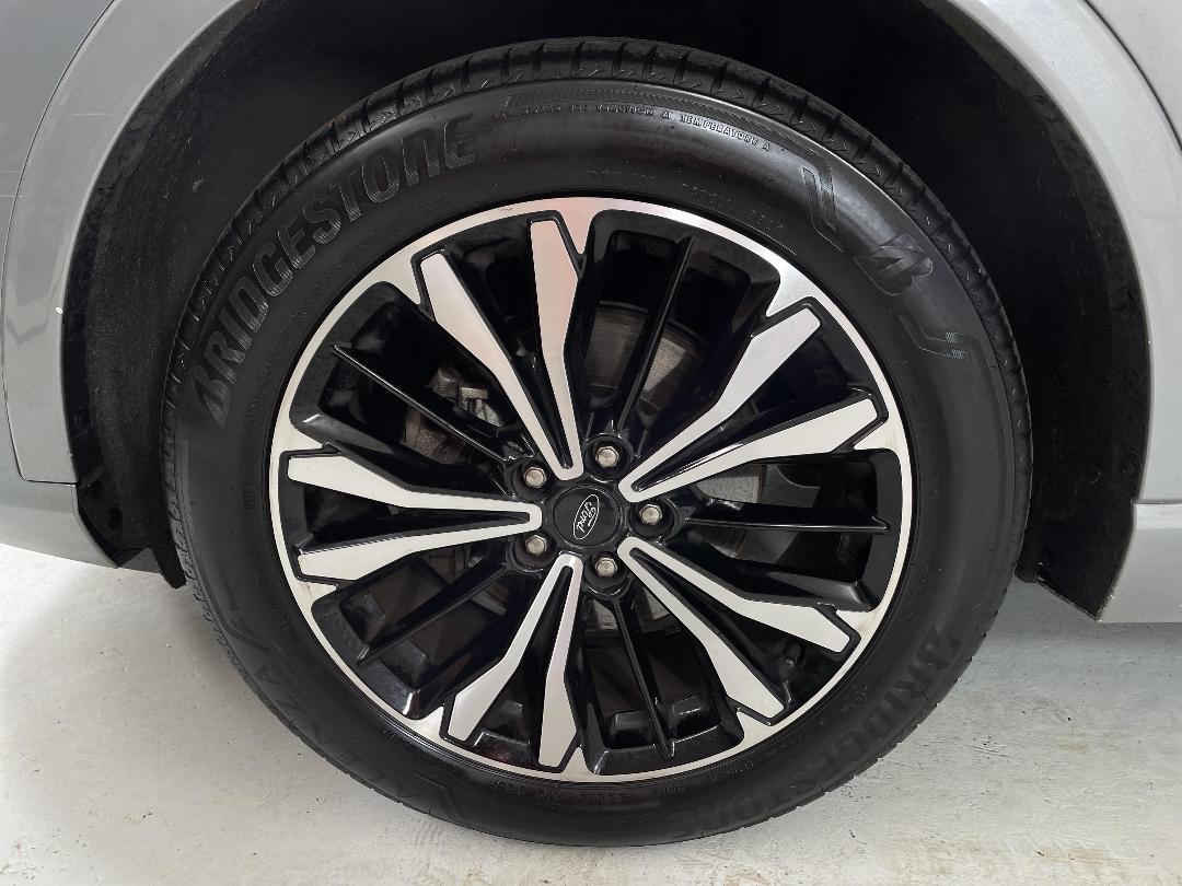 Photo '10' of Ford Escape