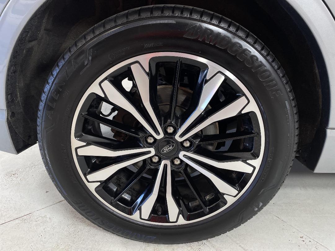 Photo '12' of Ford Escape