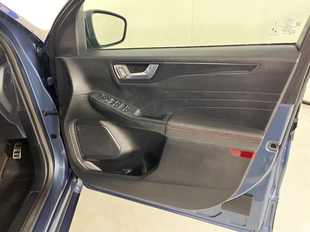 Photo '15' of Ford Escape